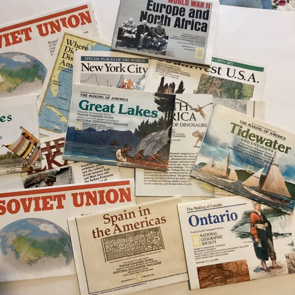 A Big Bundle of Vintage National Geographic Maps of The World Collectable - Picture 9 of 10